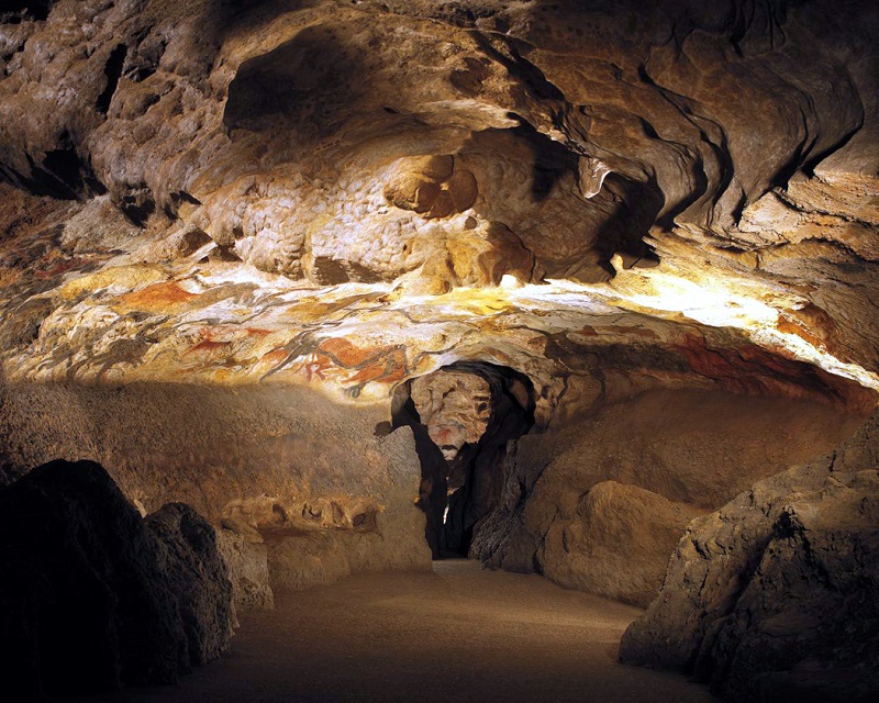 Lascaux Caves - Lets Travel More