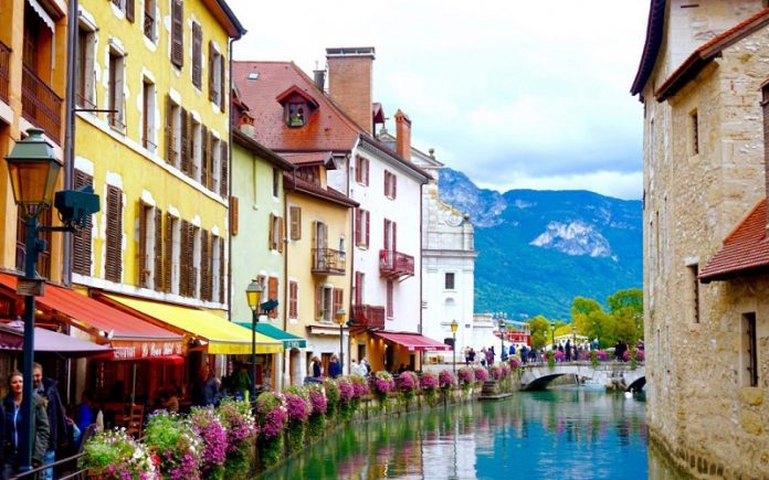 10 Most Beautiful Small Towns in France