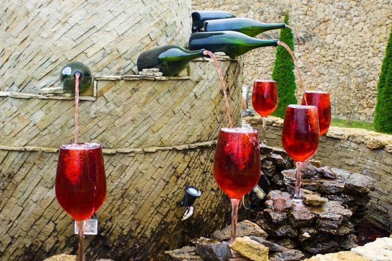 The Most Popular Drinks in Moldova