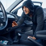 Car robber takes the wallet, stealing
