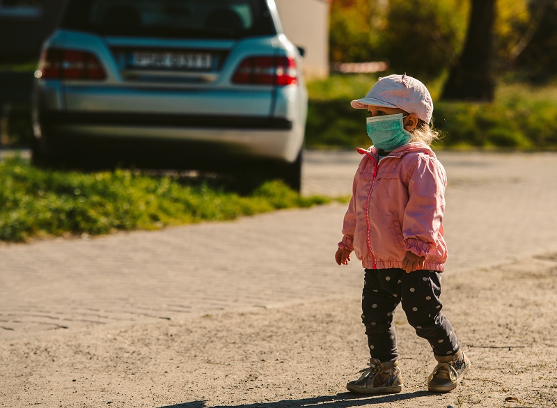 young girl with mask outdoor, covid epidemic